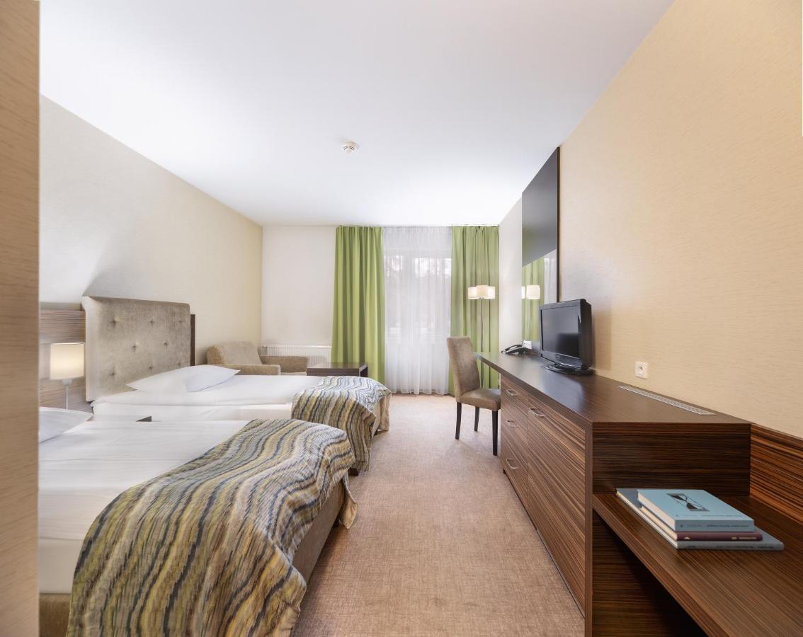 Hotel Moran & Spa Powidz Kültér fotó